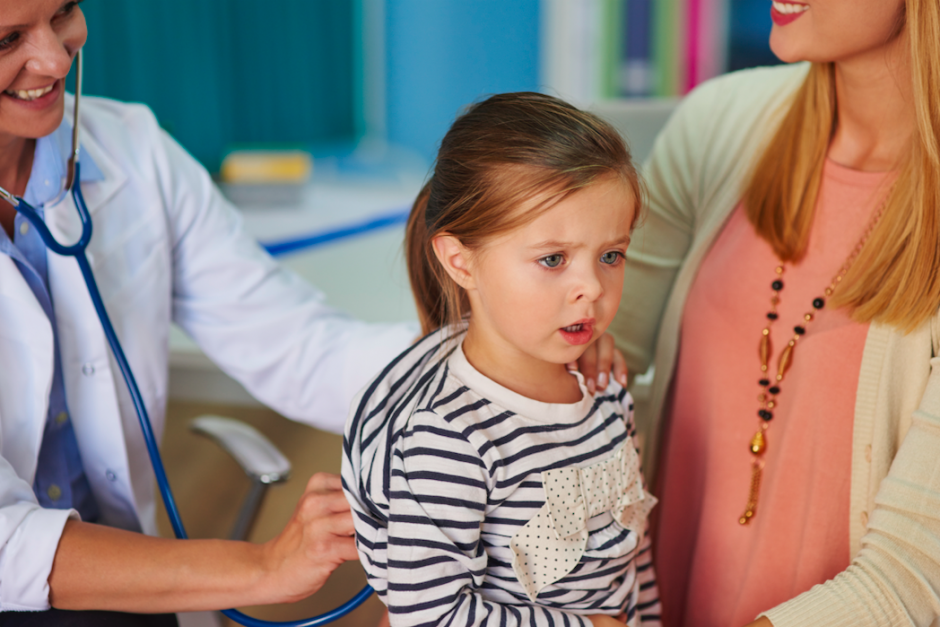 General practitioner examins child